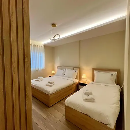 Spacious - 1 Minute Walking From Center Lejlighed *