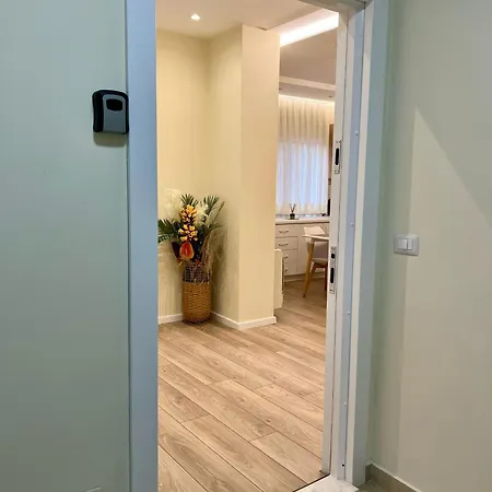 Spacious - 1 Minute Walking From Center Apartment Tirana