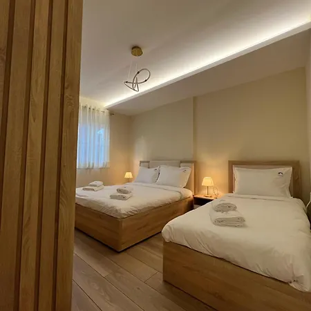 Spacious - 1 Minute Walking From Center Lejlighed
