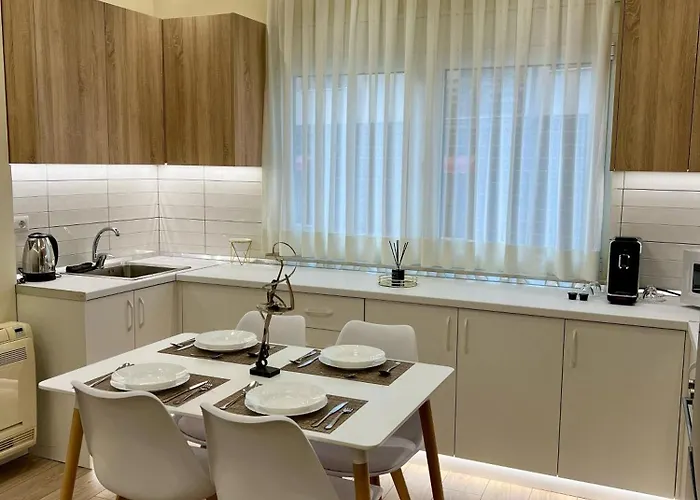 Spacious - 1 Minute Walking From Center Apartament *