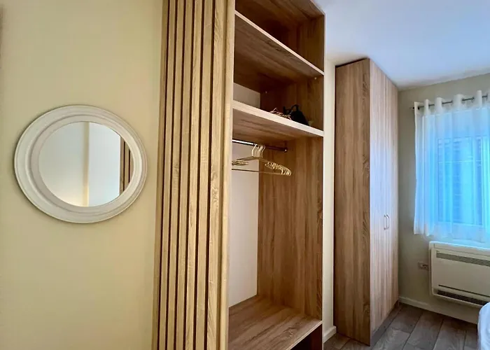 Spacious - 1 Minute Walking From Center Apartament