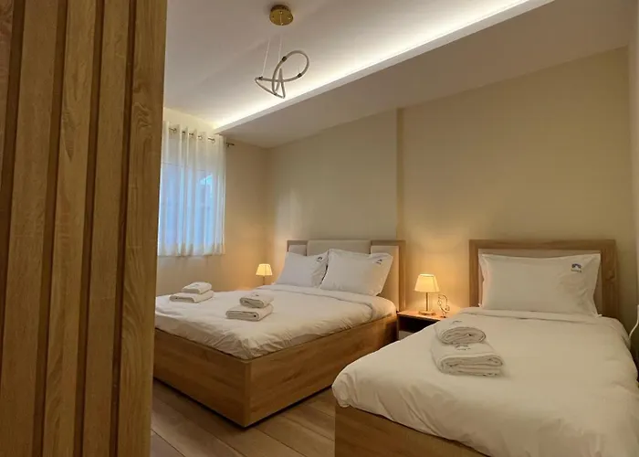 Spacious - 1 Minute Walking From Center Apartament