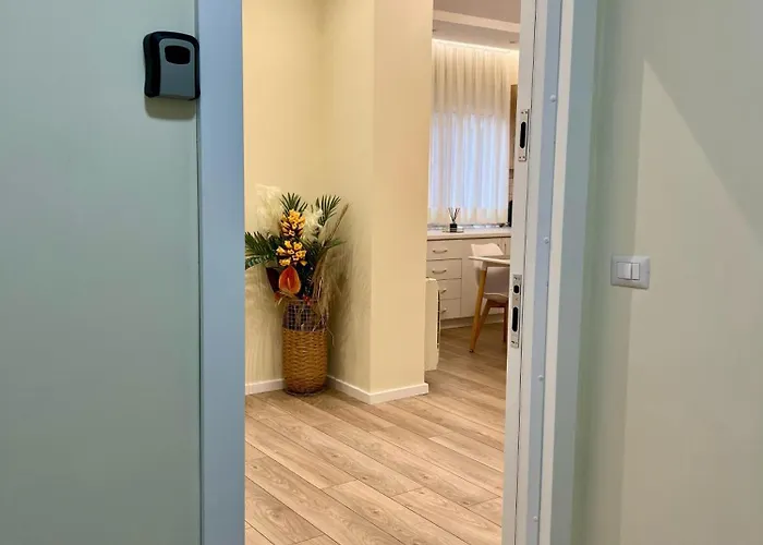 Spacious - 1 Minute Walking From Center Διαμέρισμα Τίρανα