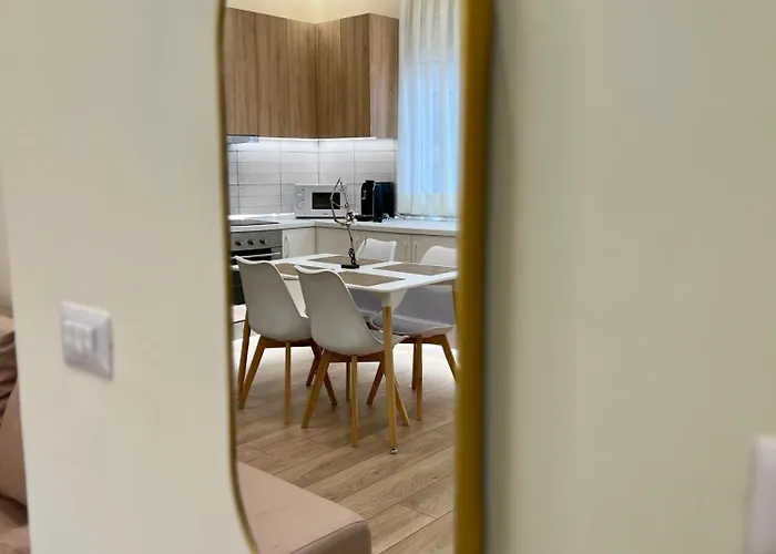Spacious - 1 Minute Walking From Center * Τίρανα