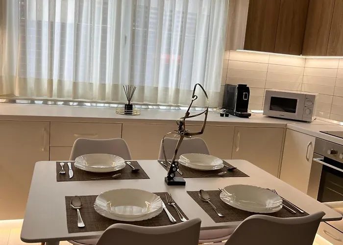 Διαμέρισμα Spacious - 1 Minute Walking From Center Τίρανα