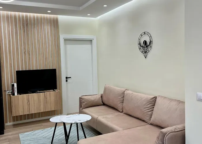 Spacious - 1 Minute Walking From Center * Τίρανα